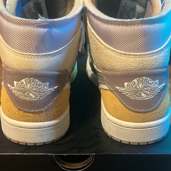 Nike Air Jordan 1 mid se craft. - Picture 3 of 10